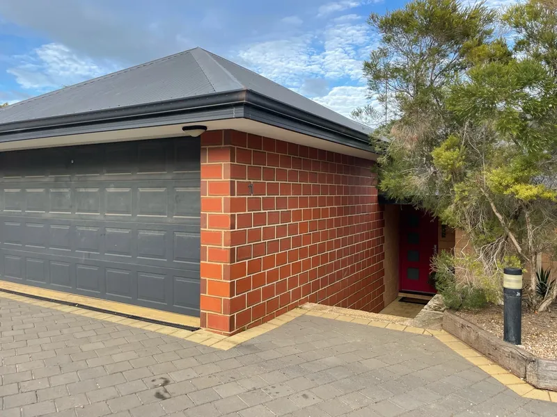 Gorgeous townhouse directly across the road from the beach!