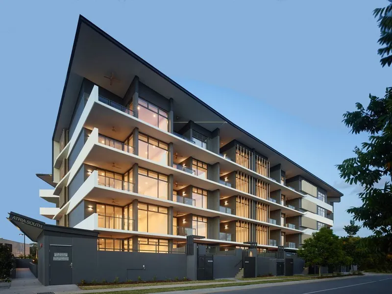 TOP FLOOR LIVING WITH FABULOUS VIEWS!