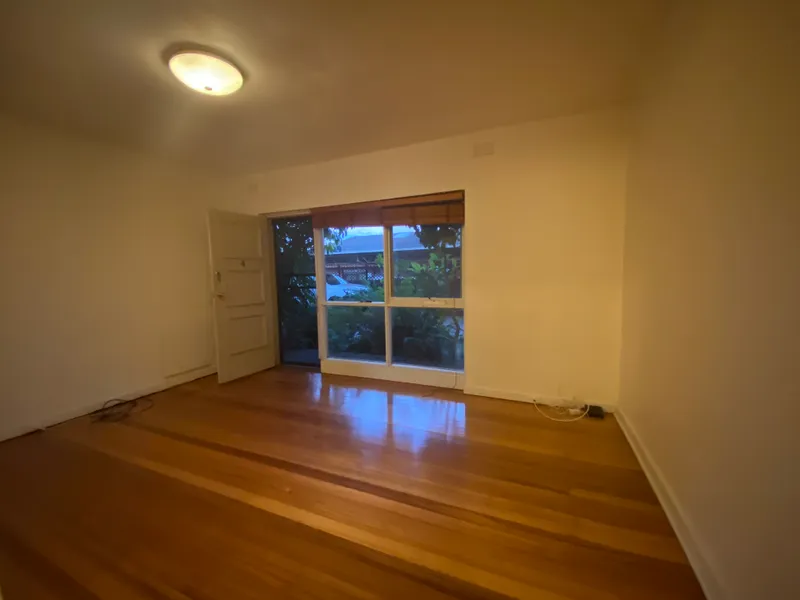 Light and bright one bedroom apartment.