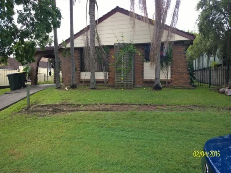 Well maintained family home in a great area!