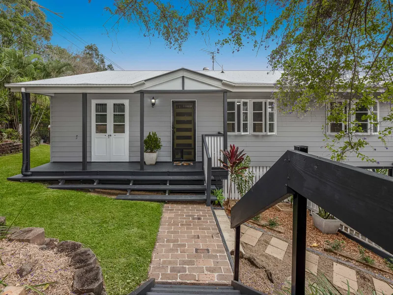 Private Renovated Queenslander with views & dual access to 6m x 6m shed