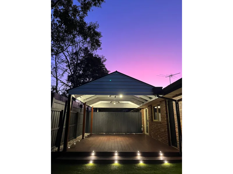 SENSATIONAL SINGLE LEVEL ENTERTAINER!!