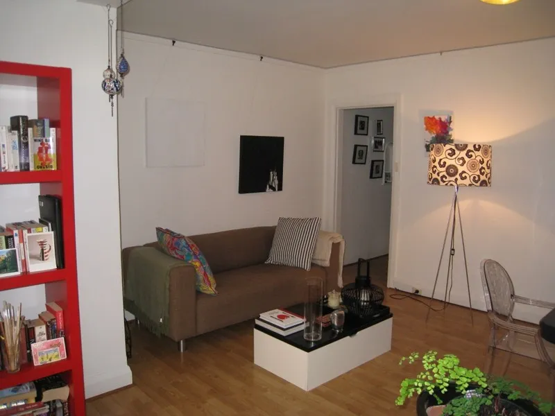 1 Bedroom apartment in a well maintained Art Deco building