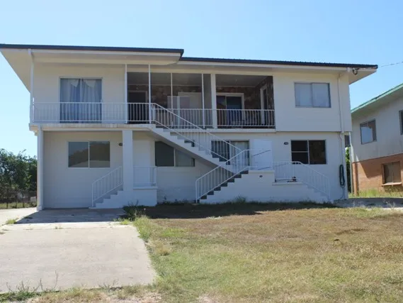 Tidy Unit a Short Walk from Town...