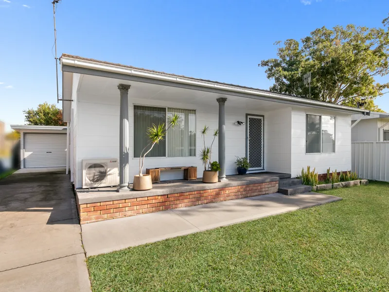 Renovated Lakeside Cottage
