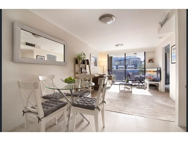FURNISHED/UNFURNISHED - North-easterly facing stunning one bedroom apartment with city skyline views