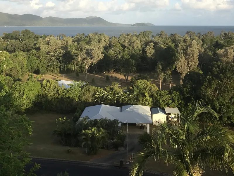 PRIVATE AND SPACIOUS @ SOUTH MISSION BEACH