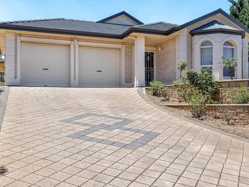 (Under Contract) 11 Qualified buyers missed out. Thinking of selling call Bob Cooper 0417 851 569.