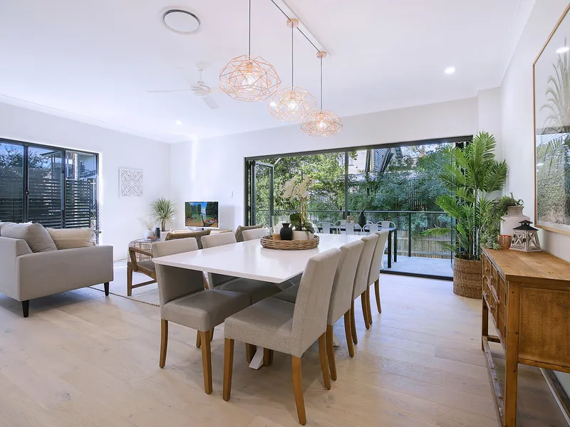 Fantastic 254m2 Brand New Townhome!