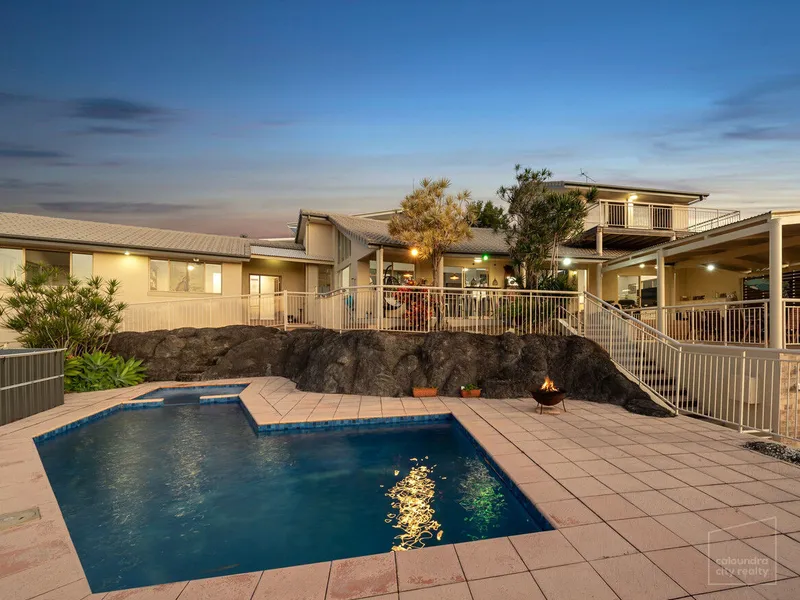 SPECTACULAR LIFESTLYE HOME WITH STUNNING VIEWS