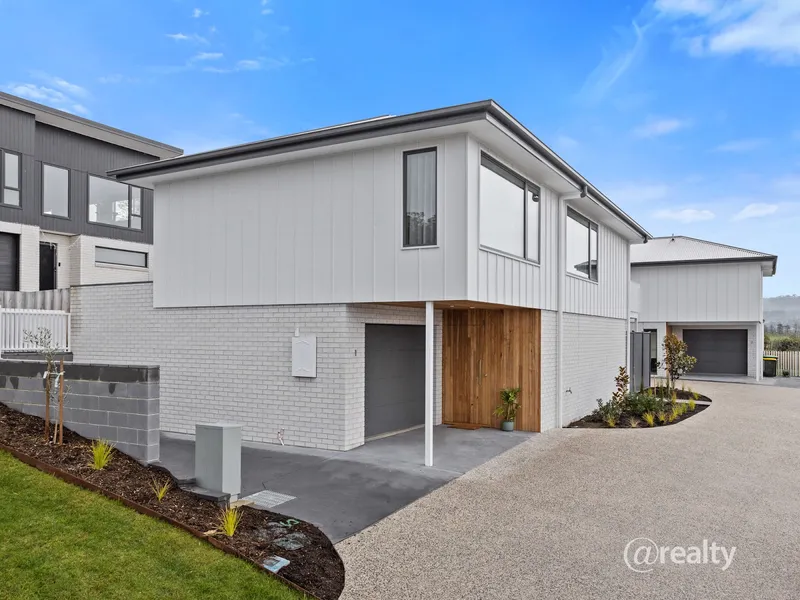 Stunning Brand New Contemporary Townhouse - Central location - Unsurpassed workmanship