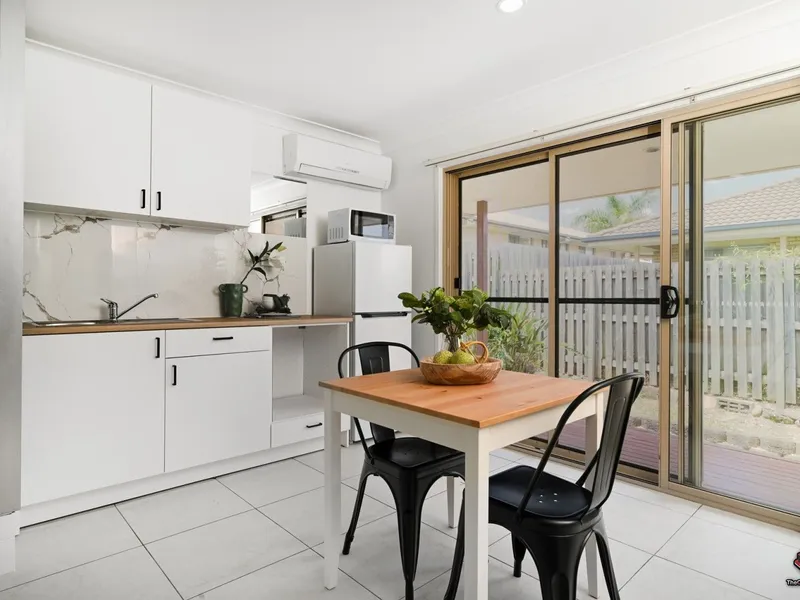 FURNISHED + ALL BILLS + WIFI INCLUDED