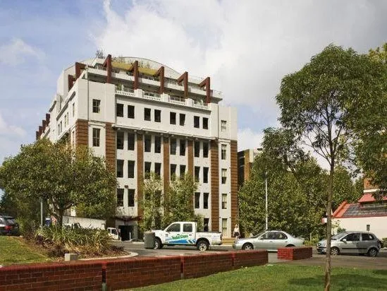 Spacious one bedroom + study apartment