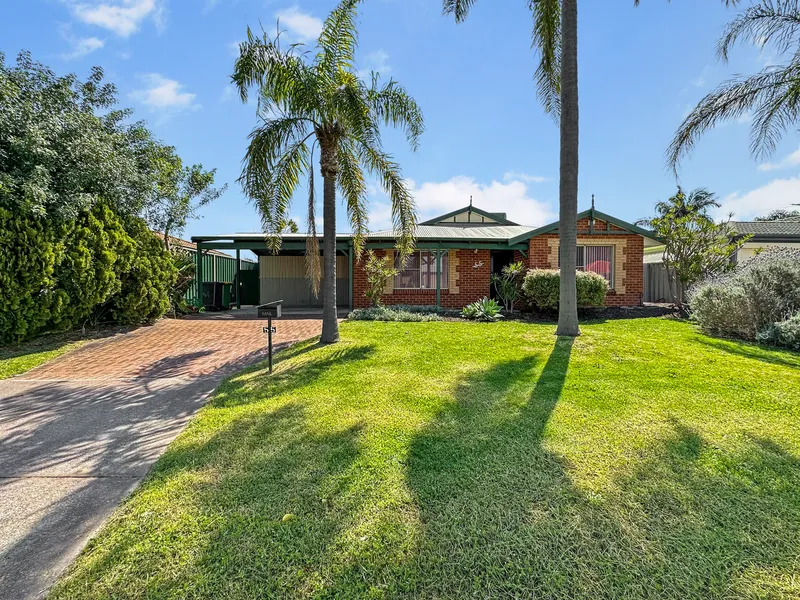 Delightful 3 Bedroom Home - Close to Park, Shops and Schools