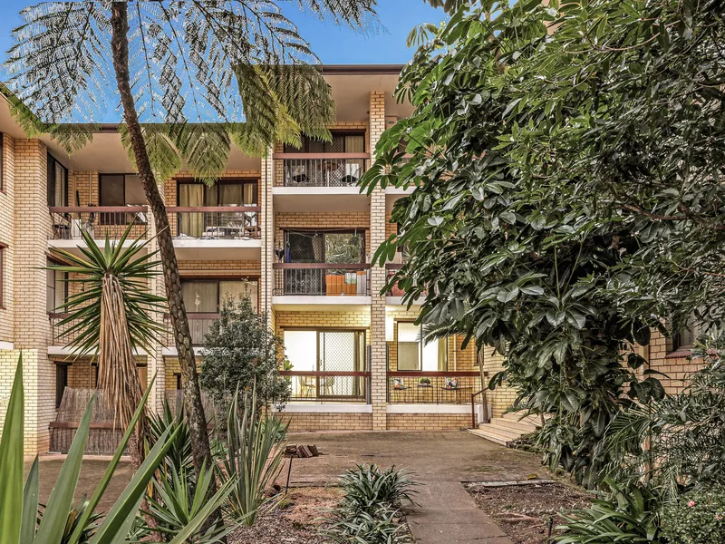 Renovated unit, Close to Everything