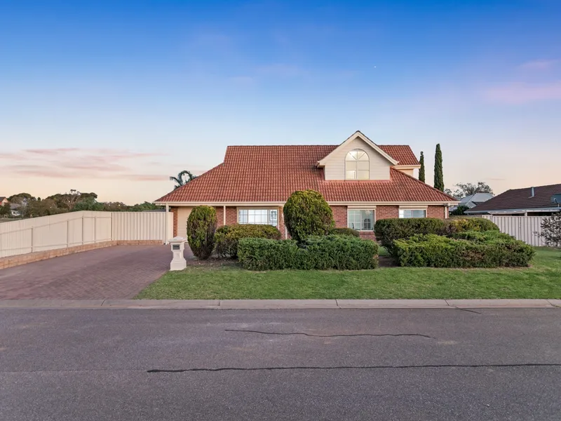 Luxurious Design Offers A Perfect Lifestyle For The Modern Family