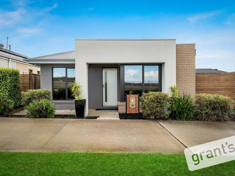 MODERN 3 BEDROOM HOME - CLYDE NORTH