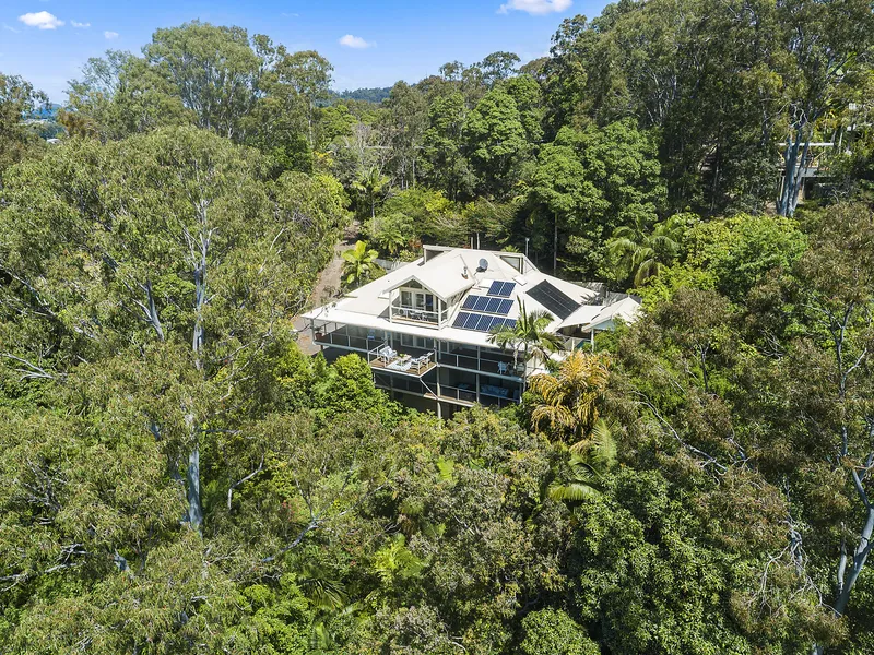 Large Family Home Enjoying Noosa and Coral Sea Views!