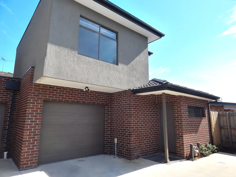 Stylish & Sophisticated Near New Townhouse!