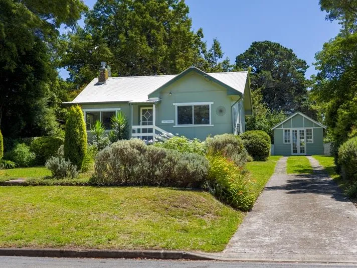 'Sage Cottage'...views, charm and income