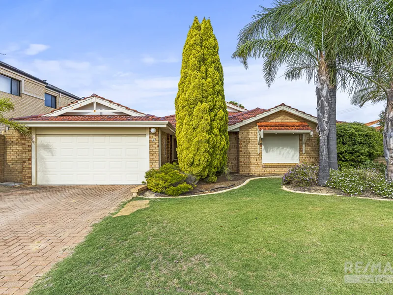 Cosy 3 x 2 in quiet street backing golf course!