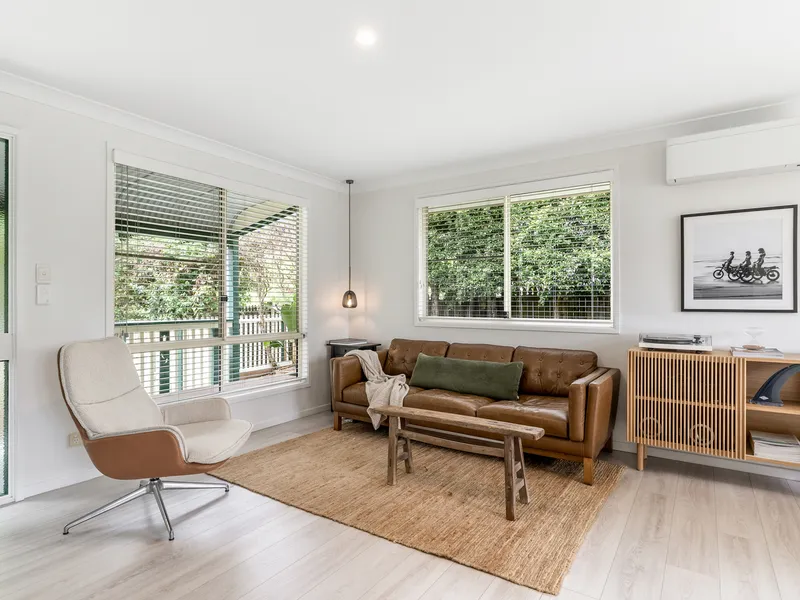 Style, light & proportion in a freestanding garden townhouse