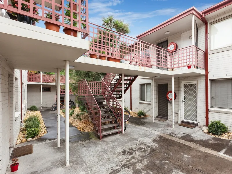 Convenient 2 Bedroom Apartment for Rent in Brunswick West