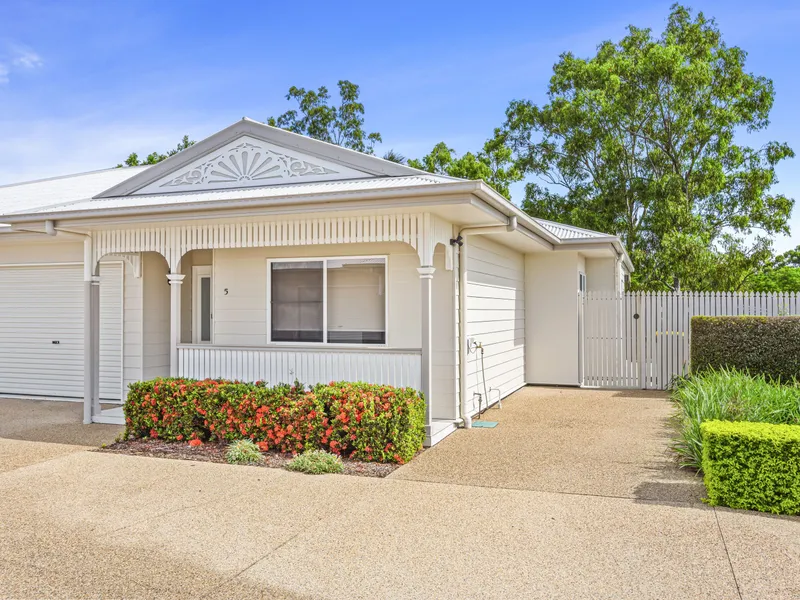 Executive Living in the Perfect Location!