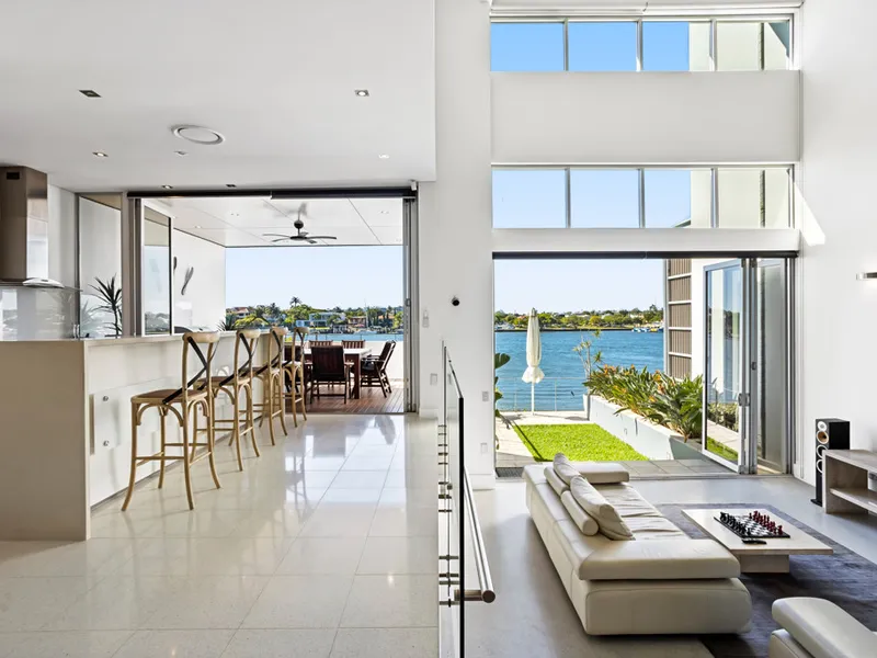 Stunning Five Bedroom Riverfront Home in Teneriffe