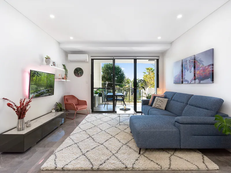 As-new apartment in walk-to-everywhere setting