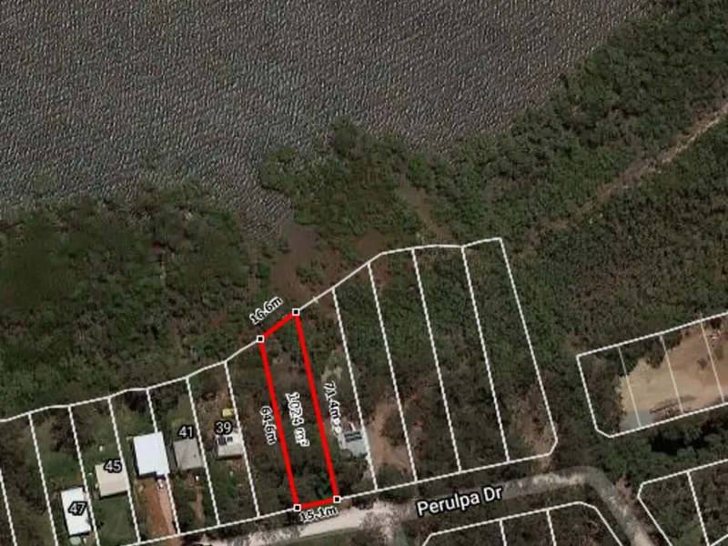 One of the few waterfront blocks left!