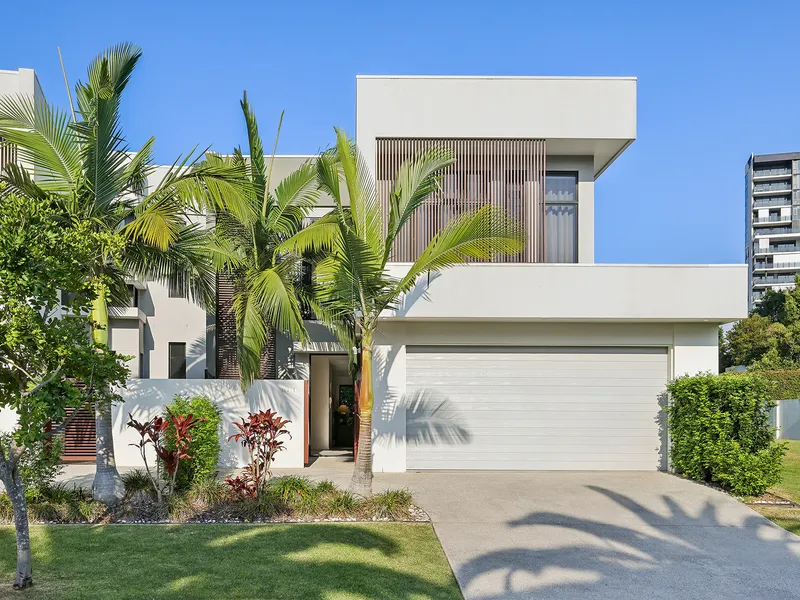 Luxury 'Royal Pines Resort' Villa – FIRB Approved with Direct Golf Access