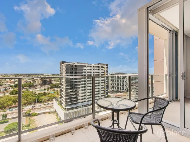 Spacious Riverfront Apartment in Hamilton Brisbane