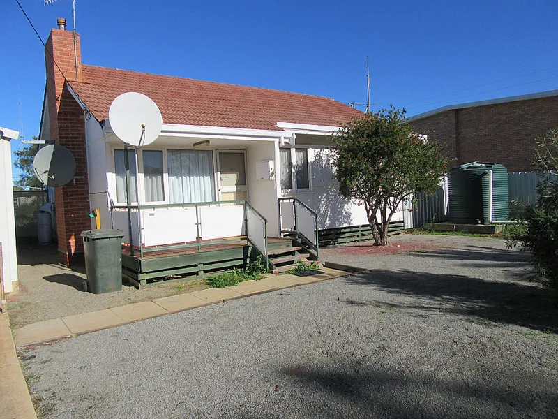 10 Railway Avenue, Carnamah - $98,000