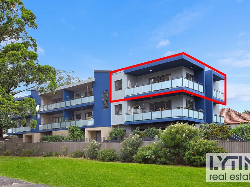 Spacious & contemporary home in a Tranquil Parkside Setting