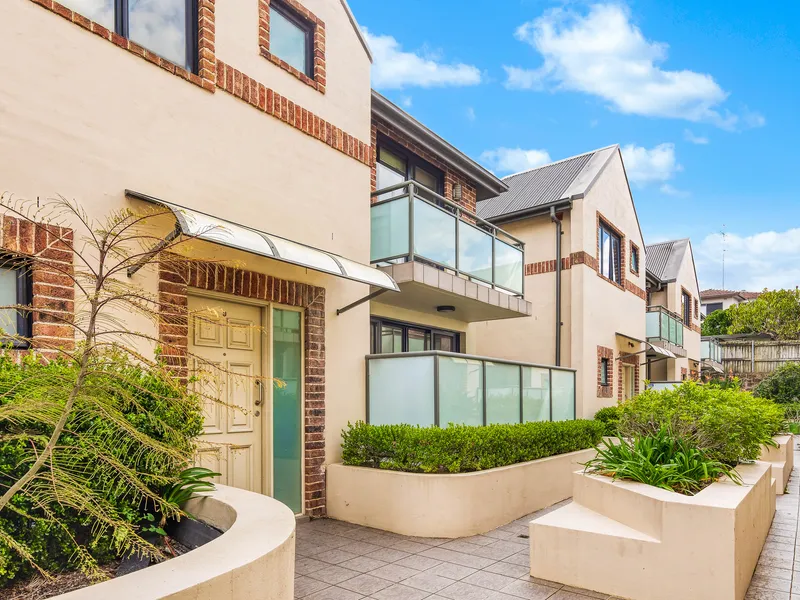 Superb townhouse in secure well-maintained complex