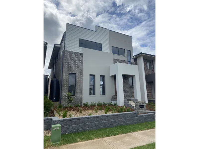 BRAND NEW GORGEOUS FAMILY HOME