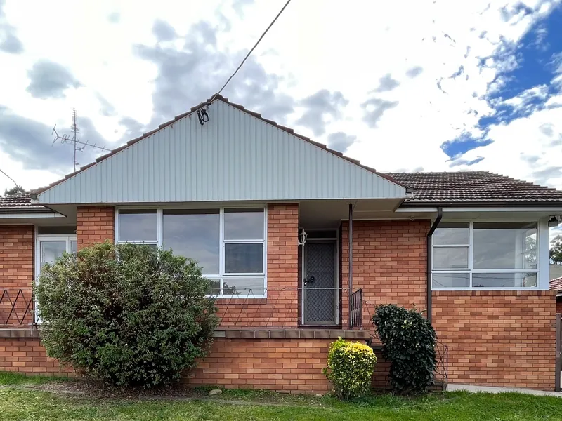 Single Storey Brick Home with newly polish floorboards & freshly painted throughout.