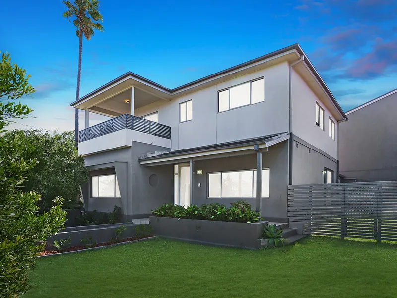 Superbly scaled townhouse in convenient position