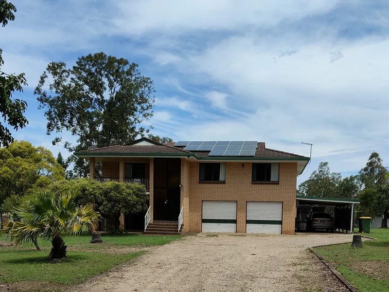 3 Bedroom Highset with Pool on Approx 1 acre