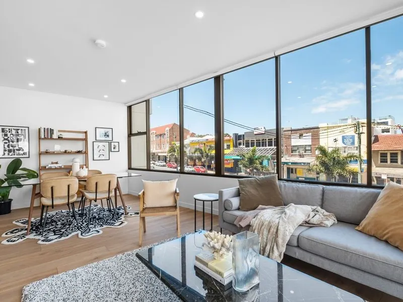 Modern Two Bedroom Apartment Located Near The Beach