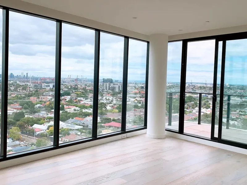 Brand New: Large 3 bedrooms unit 1 carpark , Level 13, corner unit, Footscray ***Special Promo***