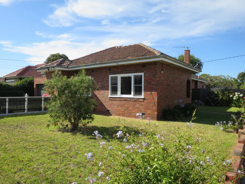 FAMILY HOME IN MC KINNON SCHOOL ZONE