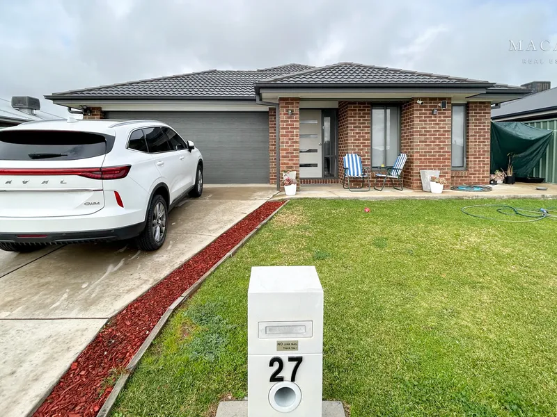 A Stunning Modern 4-Bedroom, 2-Bathroom Home