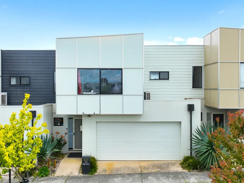 Modern Large Townhouse, Great Location
