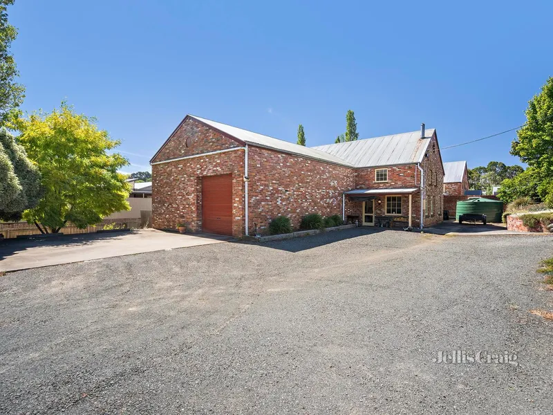 Mixed use zoning with endless possibilities on 1783sqm