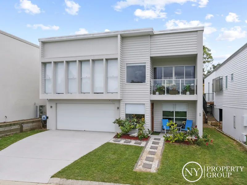 MODERN, PRIVATE, COSY FREESTANDING HOUSE IN A PRIME LOCATION