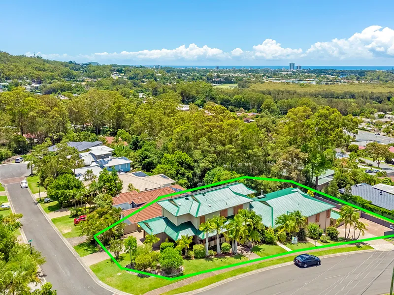 SURE TO SUIT THE MOST EXTENDED OF FAMILIES WITH MULTIPLE LIVING OPTIONS!