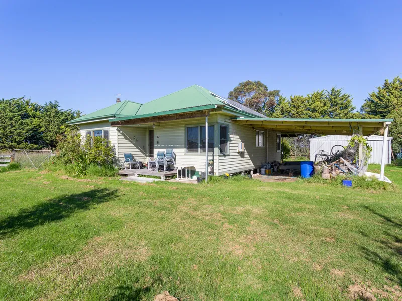 LIFESTYLE LIVING ON 22 ACRES