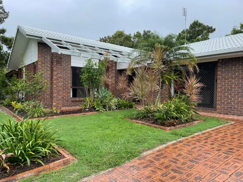 Very Tidy Family Home, Inground Pool, Noosa Address